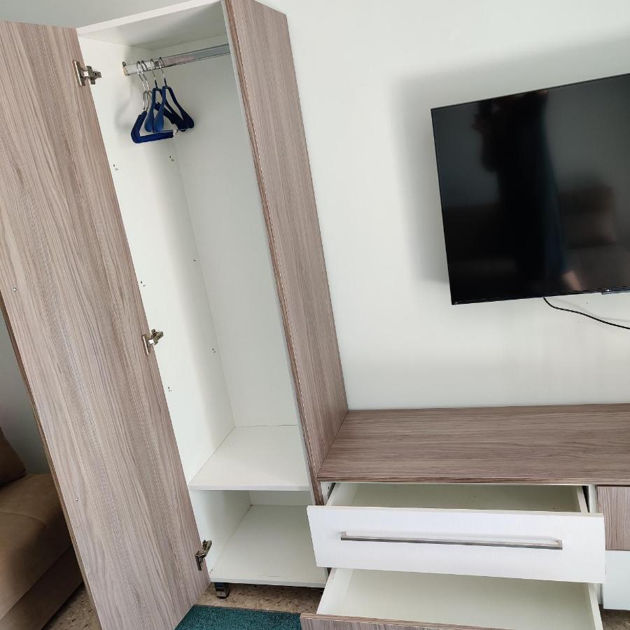 Lovely 1-Bedroom Unit @ Fabulous Location Paphos Esterno foto