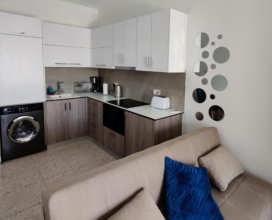 Lovely 1-Bedroom Unit @ Fabulous Location Paphos Esterno foto