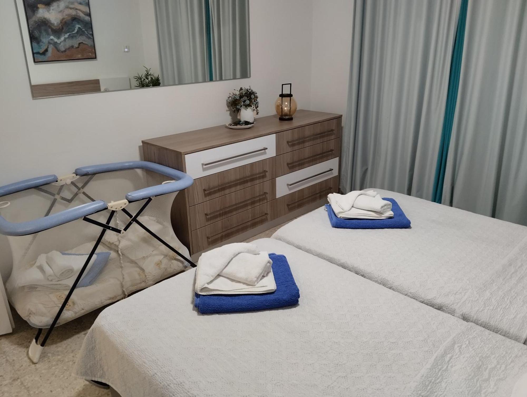Lovely 1-Bedroom Unit @ Fabulous Location Paphos Esterno foto